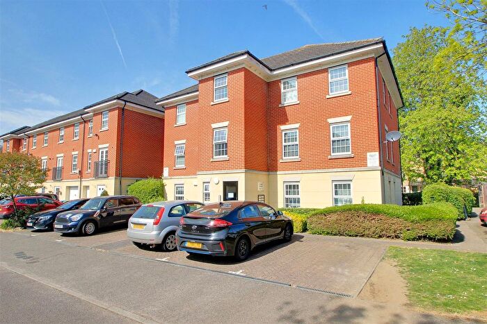 2 Bedroom Flat To Rent In Bittern Close, Apsley, HP3