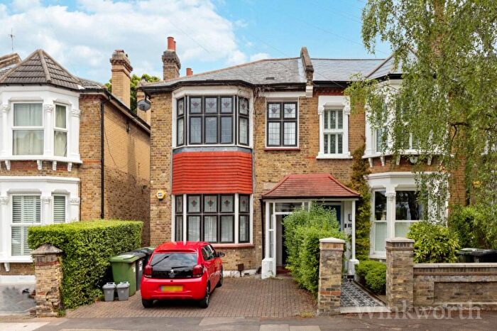 2 Bedroom Apartment To Rent In Elsinore Road, London, SE23