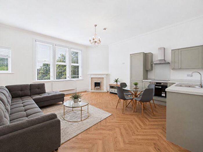 2 Bedroom Flat To Rent In Flat, Newcastle Drive, Nottingham, Nottinghamshire, NG7