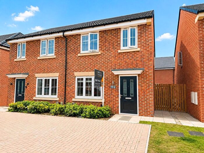 3 Bedroom Semi Detached House For Sale In Floret Way, Ingleby Barwick, Stockton-On-Tees, TS17