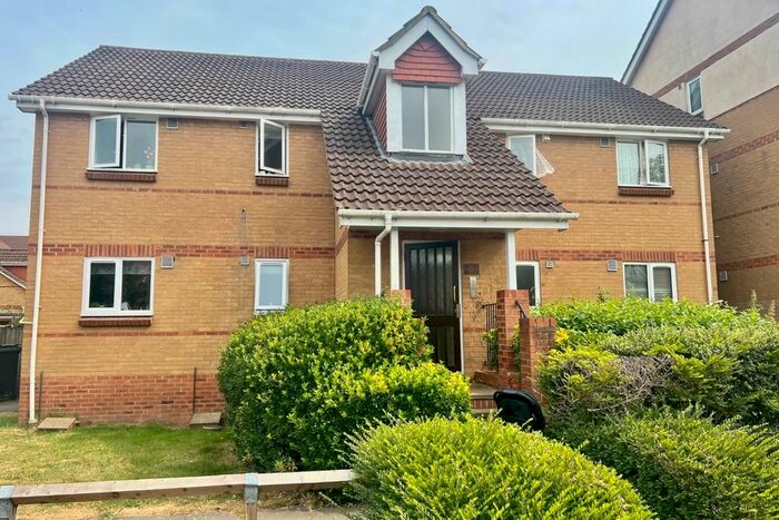 1 Bedroom Flat To Rent In Holbrook Meadow, Egham, Surrey, TW20