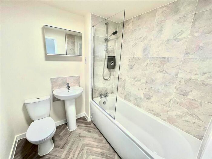 2 Bedroom Property To Rent In Horwood Drive, Gedling, Nottingham, NG4