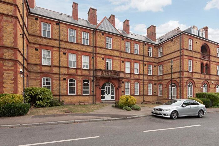 2 Bedroom Flat For Sale In Highlands Village, London, N21