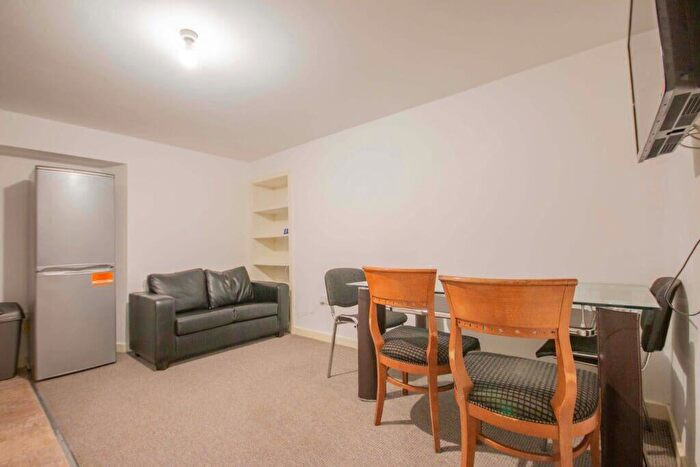 2 Bedroom Flat To Rent In P Lord Russell Place, Edinburgh, EH9
