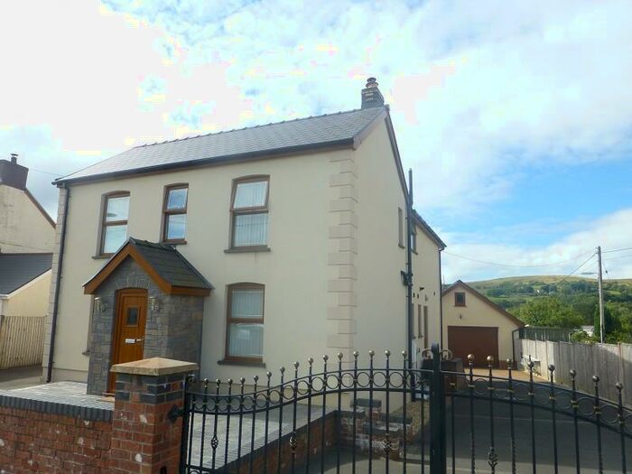 Houses for sale & to rent in SA18 1PT, Heol Y Gors, Gwauncaegurwen