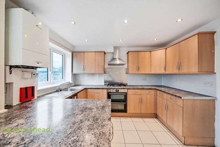 4 Bedroom House To Rent In Davidson Road, Croydon, CR0