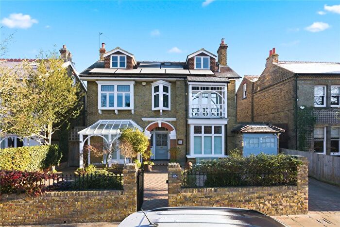 5 Bedroom Detached House For Sale In Kingston Lane, Teddington, Middlesex, TW11