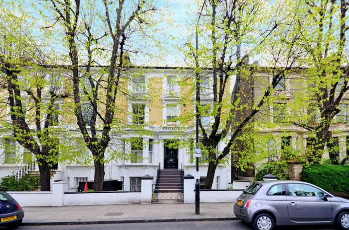 2 Bedroom Flat To Rent In Cambridge Gardens, North Kensington, London, W10