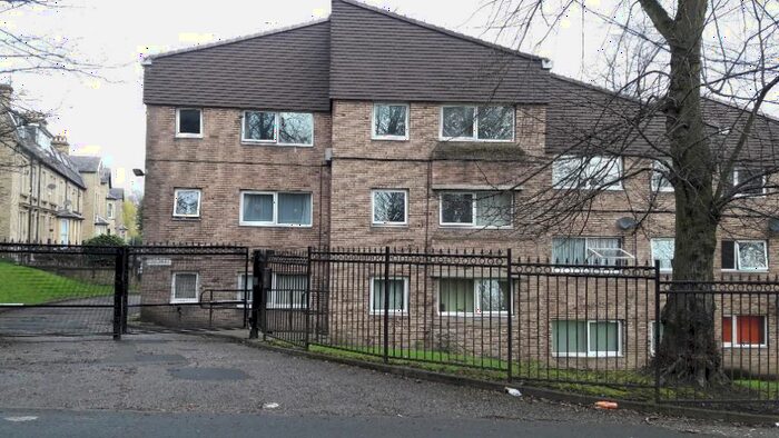 1 Bedroom Flat To Rent In Oak Avenue, Bradford, West Yorkshire, BD8
