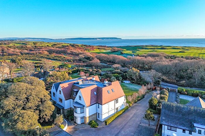 2 Bedroom Flat For Sale In Barton Common Road, Barton On Sea, New Milton, BH25