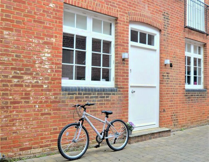 1 Bedroom Mews To Rent In Chapel Street, Guildford, Surrey, GU1