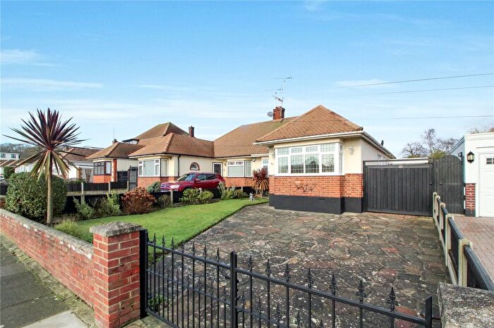 2 Bedroom Bungalow For Sale In Park View Drive, Leigh-On-Sea, Essex, SS9