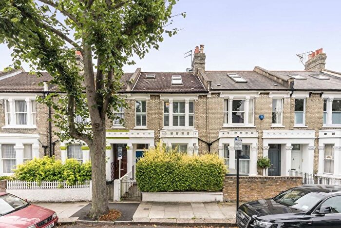 4 Bedroom Property To Rent In Wendell Road, Shepherds Bush, W12