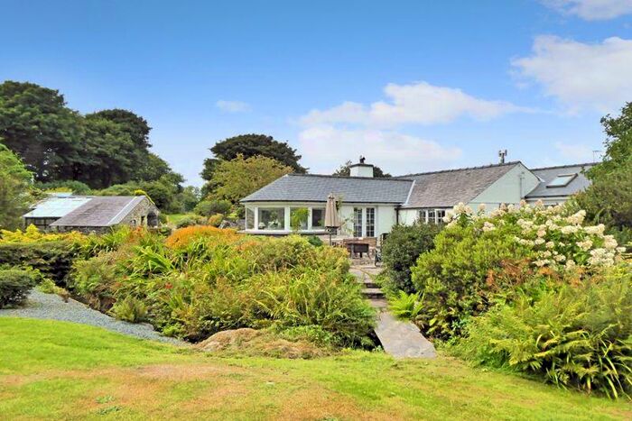 3 Bedroom Detached House For Sale In Groeslon, LL54