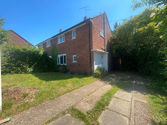3 Bedroom Semi-Detached House To Rent In Birdsfoot Lane, Luton, LU3