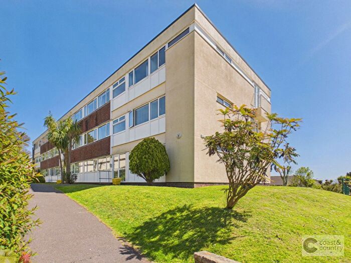 2 Bedroom Flat For Sale In Barton Road, Torquay, TQ1