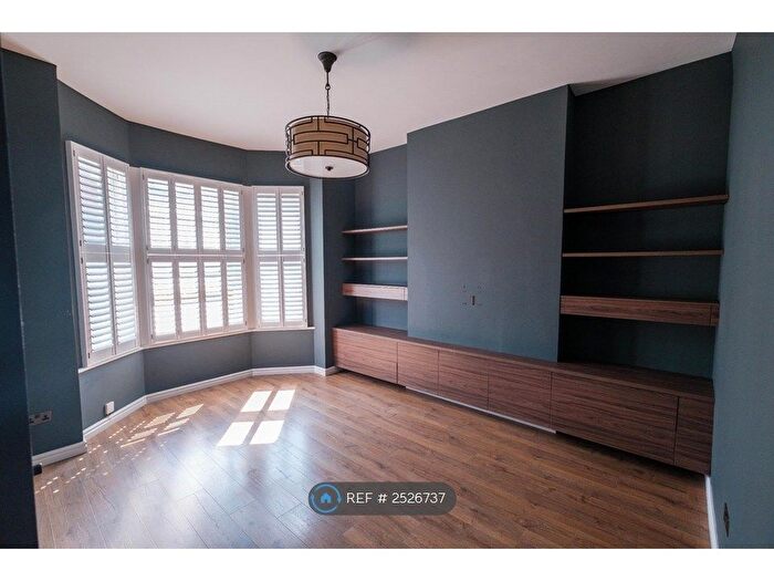 2 Bedroom Flat To Rent In Trent Road, London, SW2