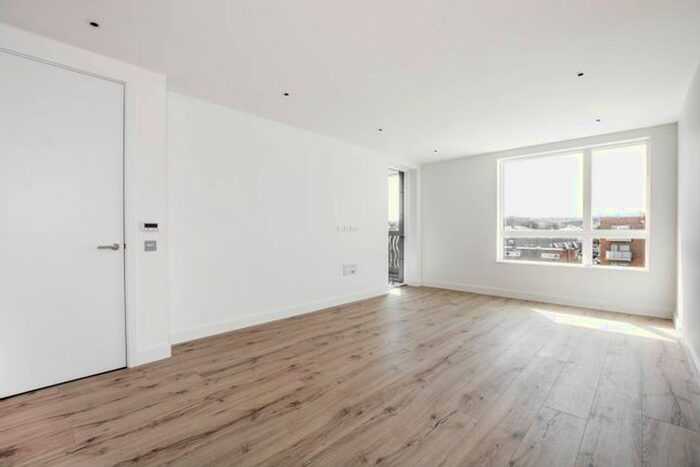 1 Bedroom Flat To Rent In Smithfield Square, Hornsey, London, N8