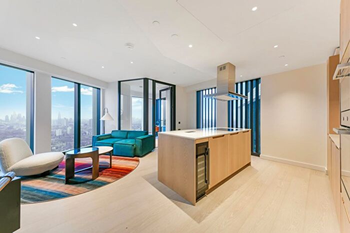 2 Bedroom Flat To Rent In River Park Tower, Nine Elms Lane, London, SW8