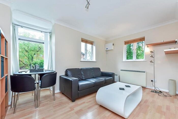 1 Bedroom Flat For Sale In Middleton Drive, London, SE16
