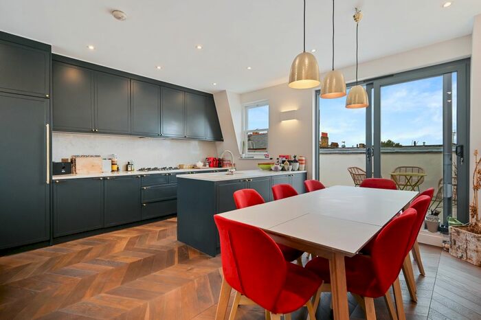 2 Bedroom Flat To Rent In Fulham Road, London, SW6