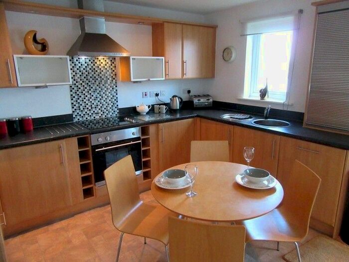 2 Bedroom Flat To Rent In Cwrt Naomi, Pentre Doc Y Gogledd, Llanelli, Carmarthenshire. SA15