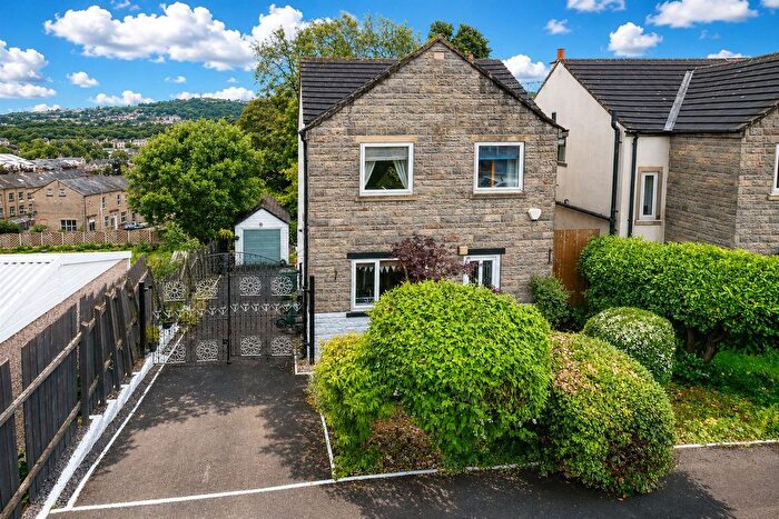 4 Bedroom Detached House For Sale In Cliffe Lane South, Baildon, Shipley, BD17