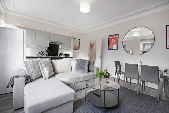 3 Bedroom Flat To Rent In Archway Road, London, N6