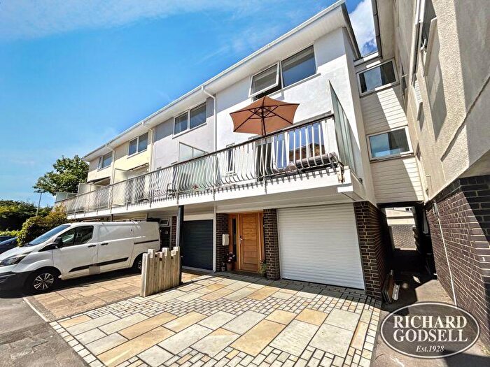 4 Bedroom Town House For Sale In Mudeford, Christchurch, BH23