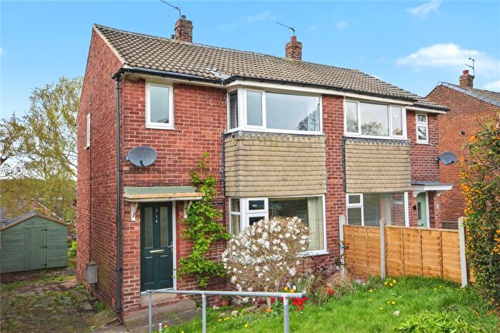 3 Bedroom Semi Detached House For Sale In Moseley Wood Walk, Leeds, West Yorkshire, LS16