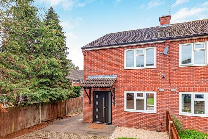 2 Bedroom Semi Detached House To Rent In Poolside Close, Banbury, OX16