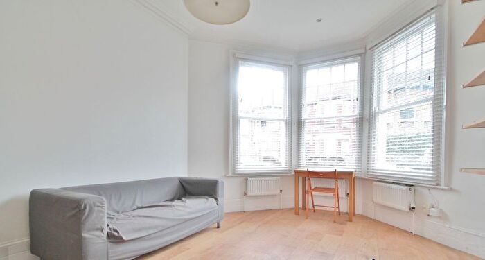 3 Bedroom Flat To Rent In Carlingford Road, London, N15