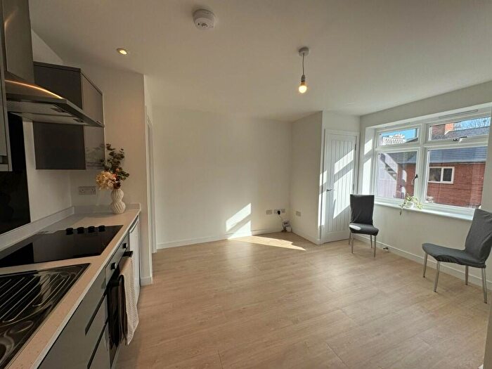 1 Bedroom Flat To Rent In Cliff Road, Nottingham, Nottinghamshire, NG1