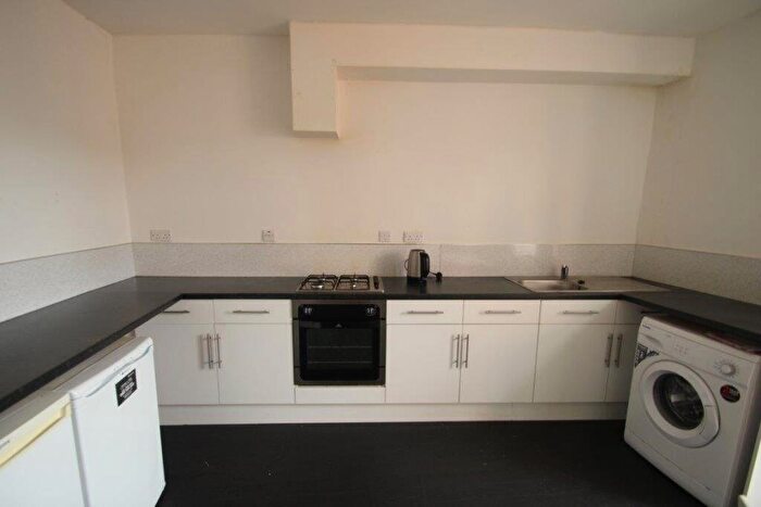 3 Bedroom Maisonette To Rent In Braunstone Gate, Leicester, LE3