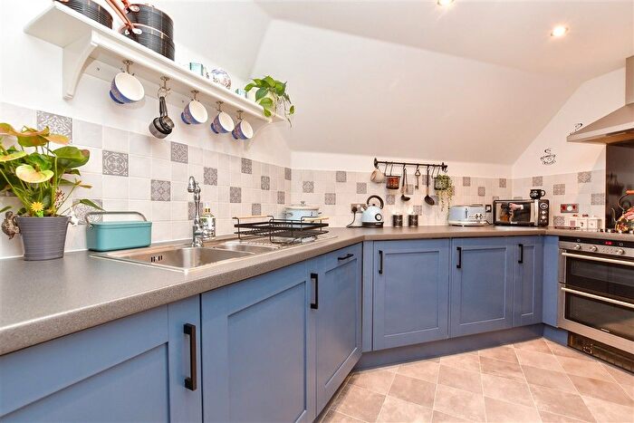 2 Bedroom Flat For Sale In Elizabeth Drive, Banstead, Surrey, SM7