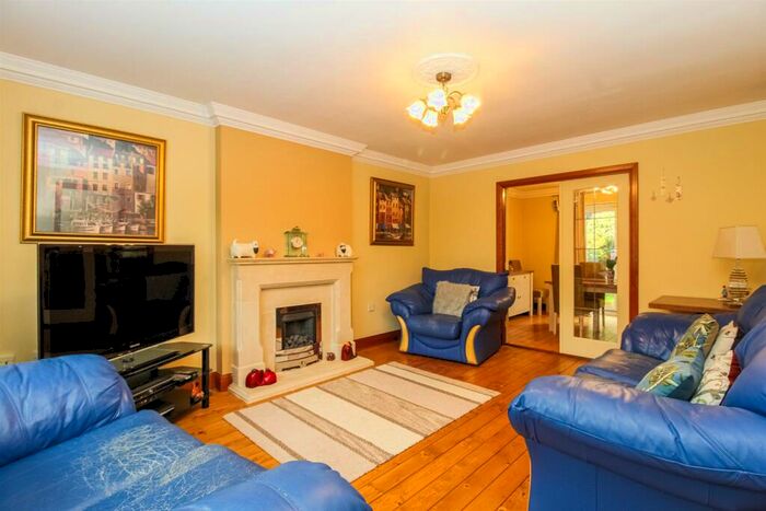4 Bedroom Detached House For Sale In Watering Meadow, Morley, Leeds, LS27