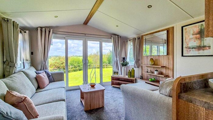 3 Bedroom Park Home For Sale In Hedley Wood Holiday Park, EX22