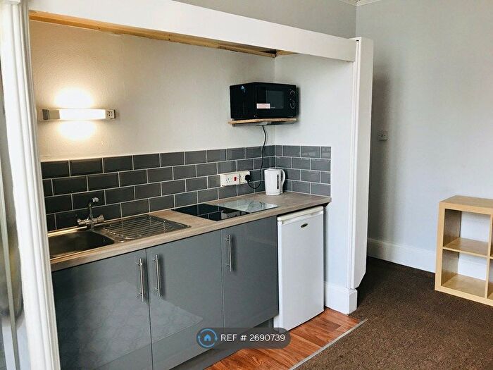 Studio To Rent In Scarborough Road, Torquay, TQ2