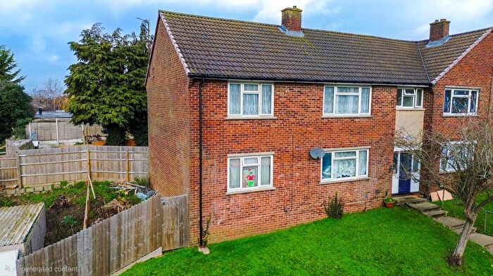 2 Bedroom Flat For Sale In Curling Way, Newbury, Berkshire, RG14