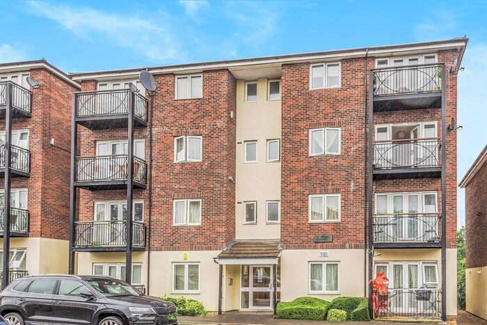 2 Bedroom Flat To Rent In Denham Road, Whetstone, N20