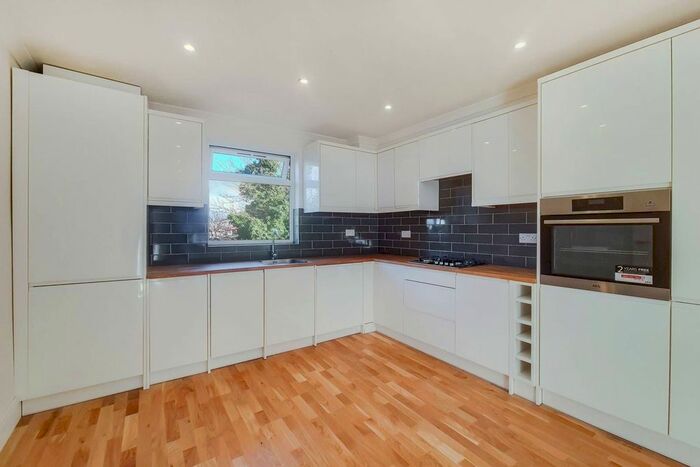 4 Bedroom Flat To Rent In Upper Richmond Road, West Putney, London SW15