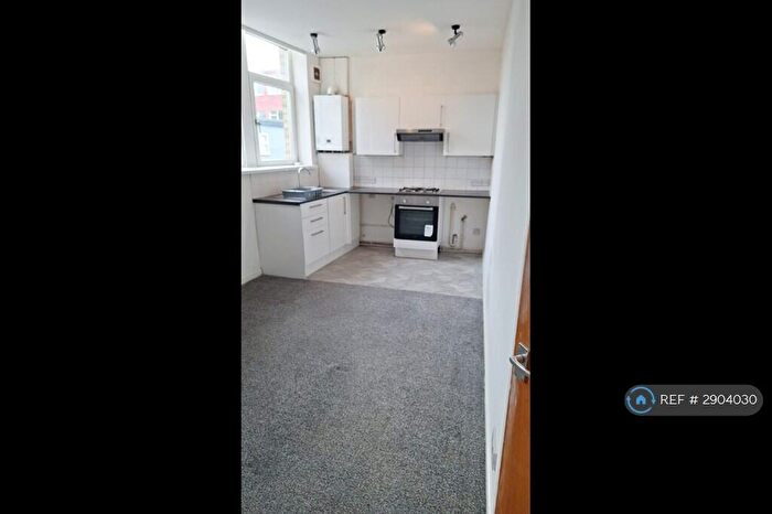 1 Bedroom Flat To Rent In Dale Street, Shipley, BD18