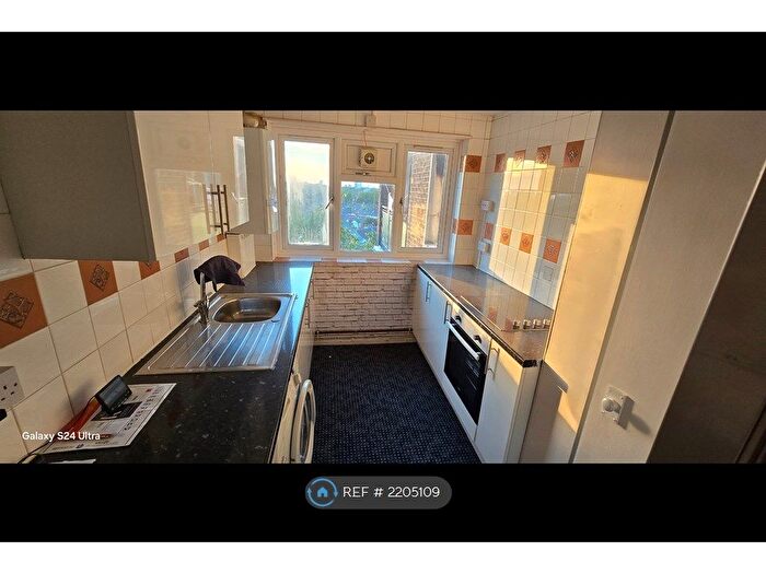 2 Bedroom Flat To Rent In Broadgate, London, E13