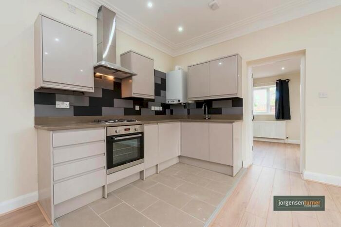 2 Bedroom Property To Rent In Horn Lane, Acton, London, W3