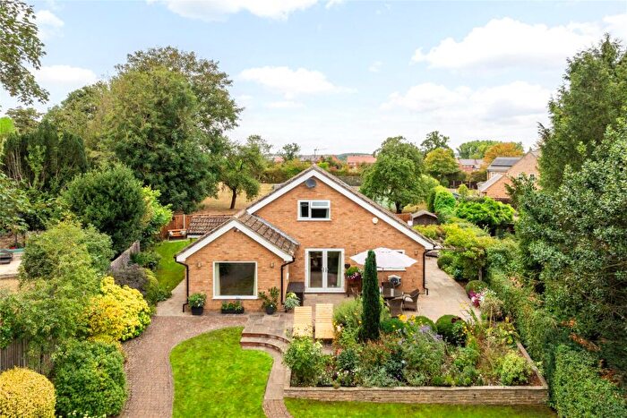 4 Bedroom Detached House For Sale In Windmill Hill, Biddenham, Bedfordshire, MK40