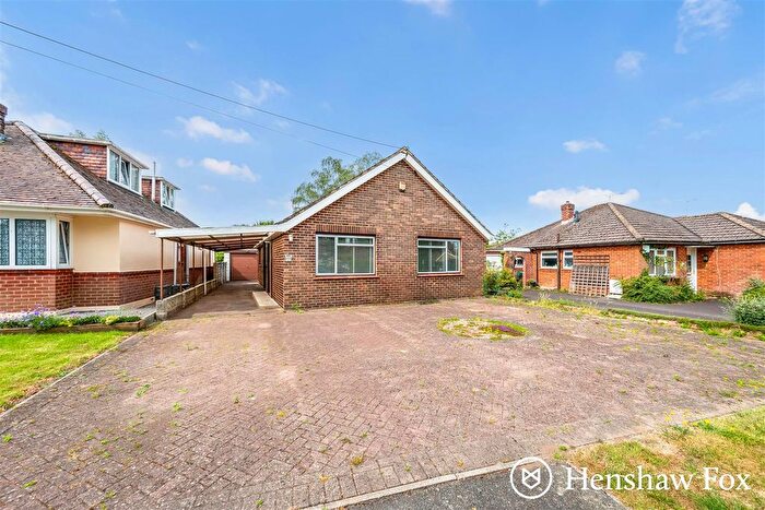 2 Bedroom Detached Bungalow For Sale In Middle Road, North Baddesley, Hampshire, SO52