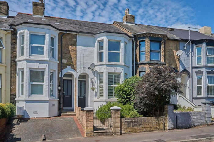 3 Bedroom Terraced House For Sale In Pelham Road, Cowes, PO31