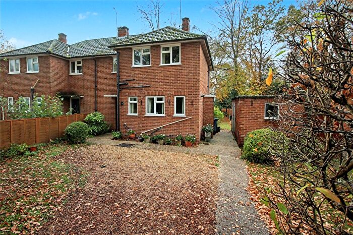 3 Bedroom Semi Detached House For Sale In Crookham Road, Fleet, Hampshire, GU51