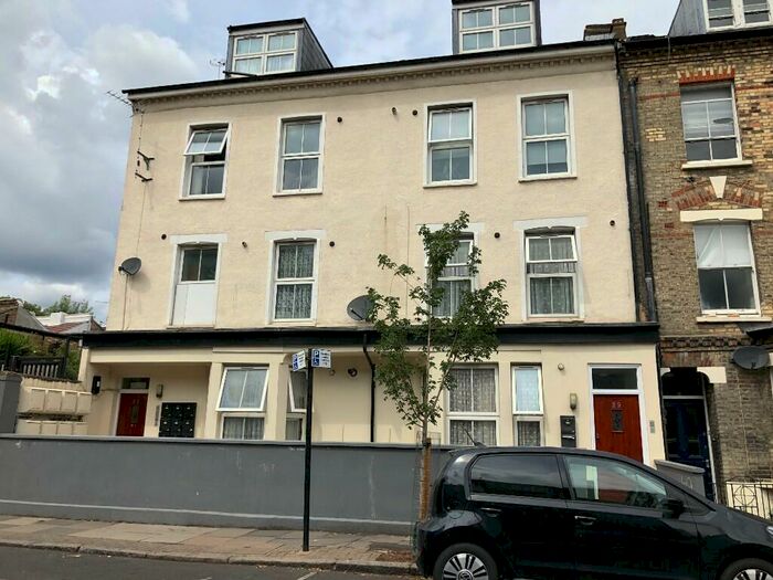Studio To Rent In Lennox Road, London, N4