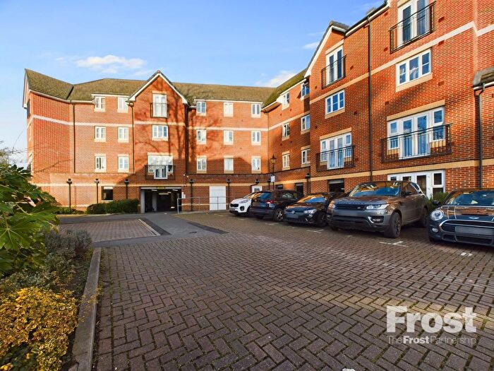 2 Bedroom Flat To Rent In Eaton Avenue, Slough, Berks, SL1